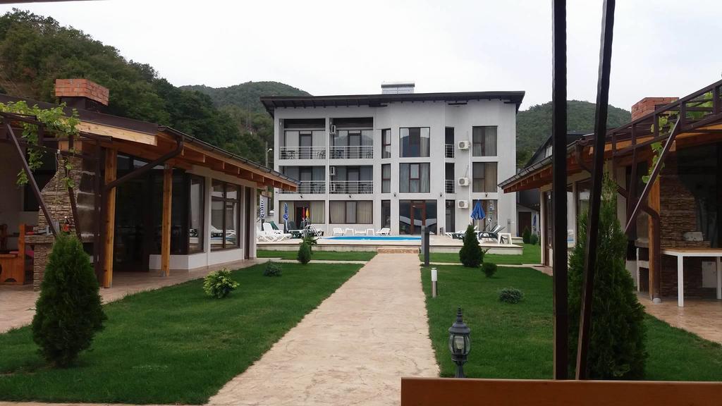 Vila Hercules Dubova Exterior foto